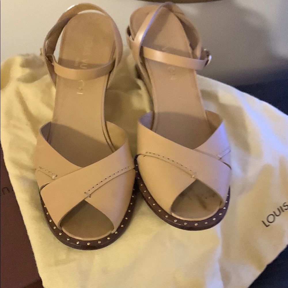 Louis Vuitton Wedge Sandals with Leather Straps and Adjustable Ankle Closure - Picture 4 of 16